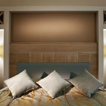 Quadas - Adult Only 4*